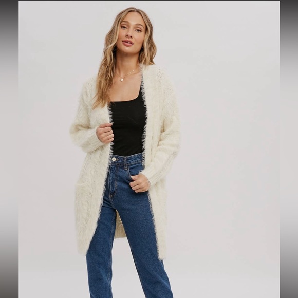 Cozy, fuzzy, white cable knit soft long sleeve open front cardigan sweater - Picture 9 of 11